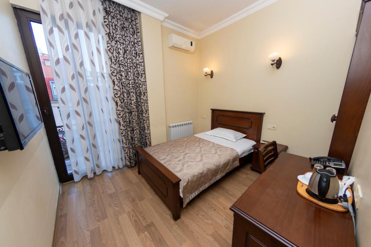 Eiffel Hotel Batumi Esterno foto