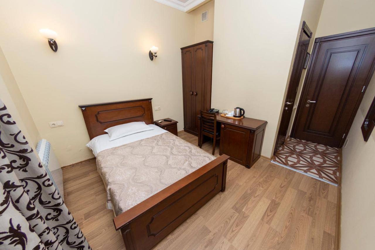 Eiffel Hotel Batumi Esterno foto