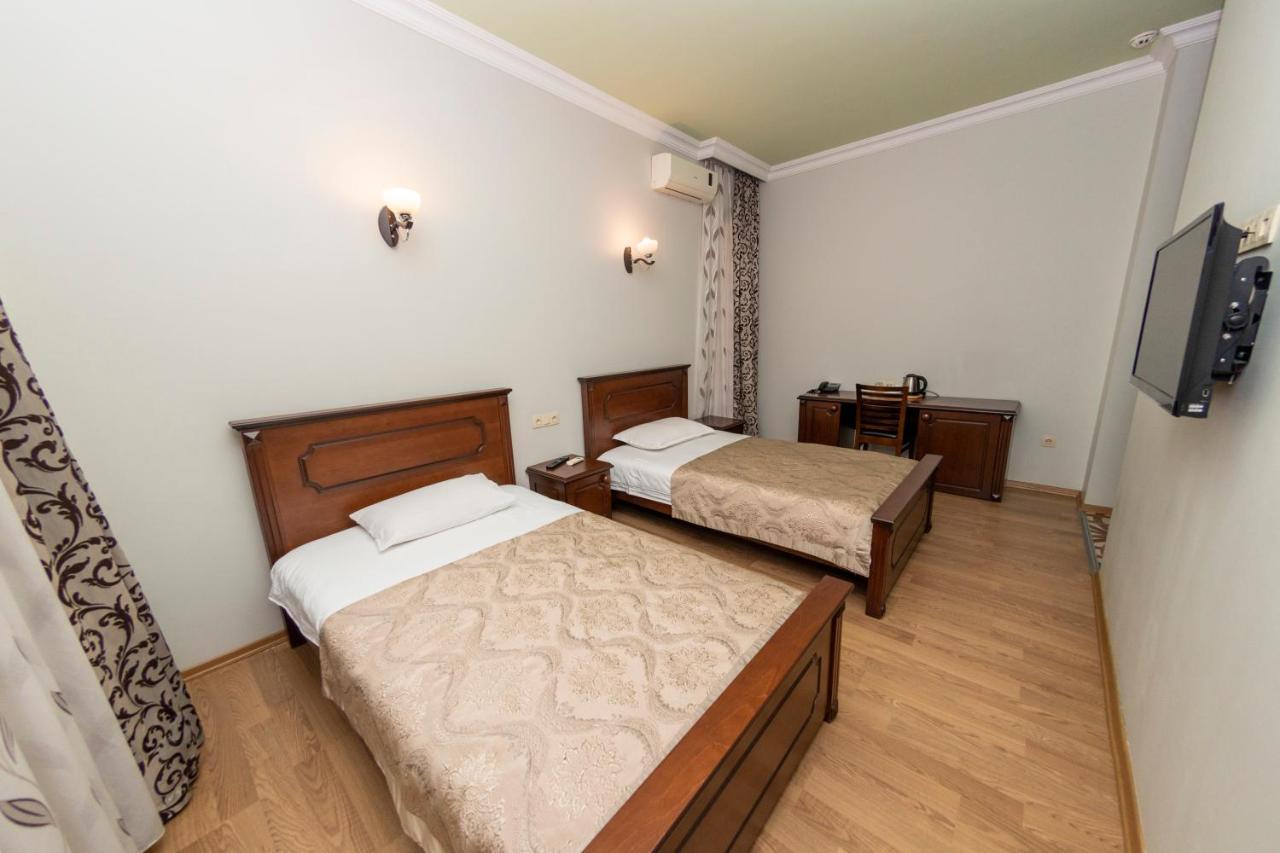 Eiffel Hotel Batumi Esterno foto