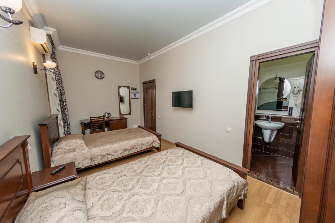 Eiffel Hotel Batumi Esterno foto