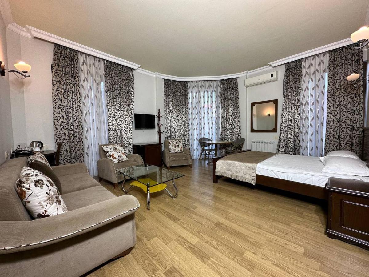 Eiffel Hotel Batumi Esterno foto