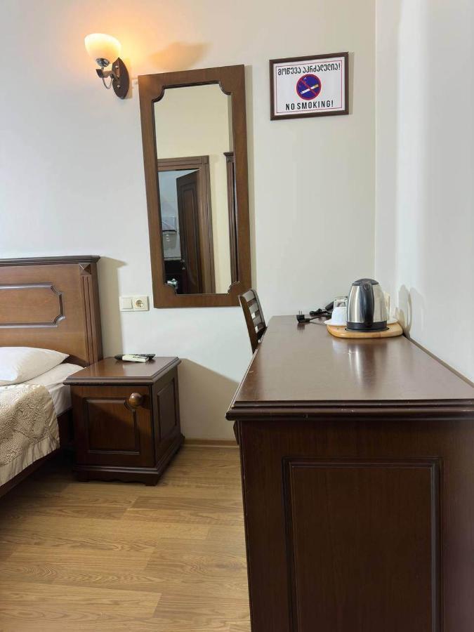 Eiffel Hotel Batumi Esterno foto