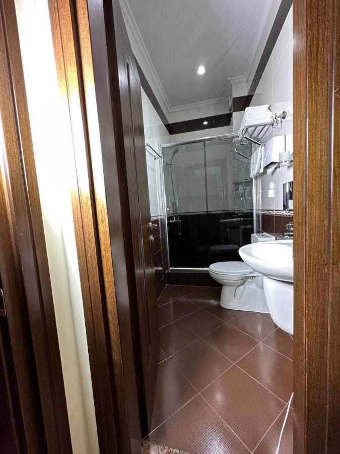Eiffel Hotel Batumi Esterno foto