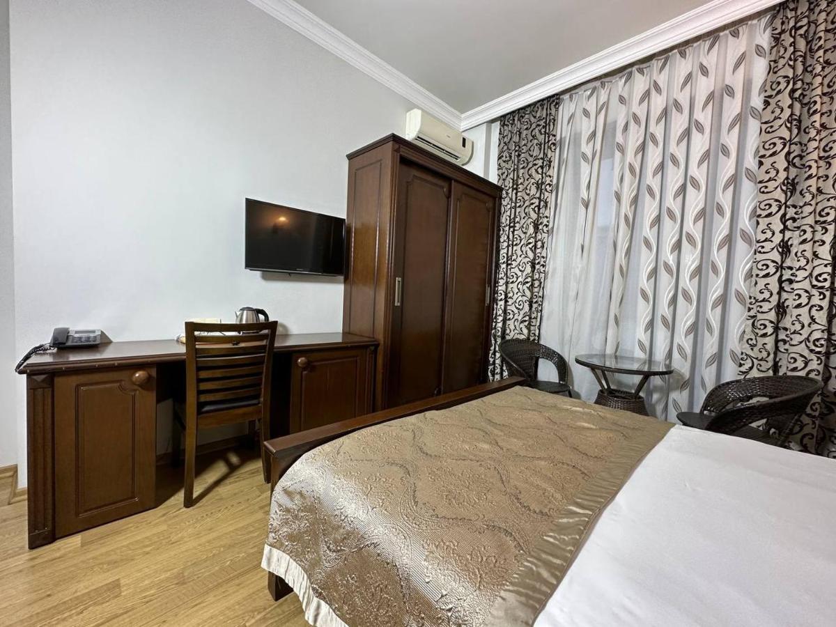 Eiffel Hotel Batumi Esterno foto