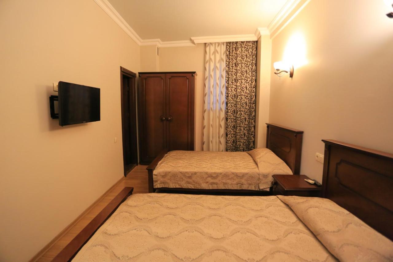 Eiffel Hotel Batumi Esterno foto