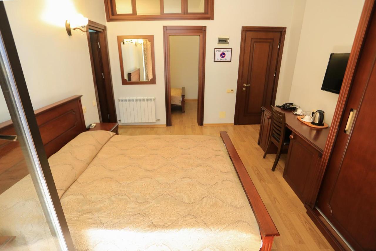 Eiffel Hotel Batumi Esterno foto