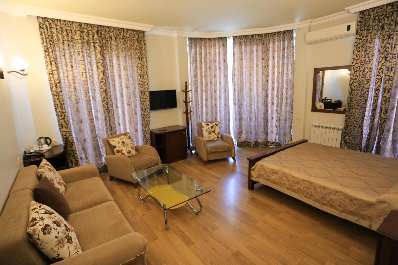 Eiffel Hotel Batumi Esterno foto