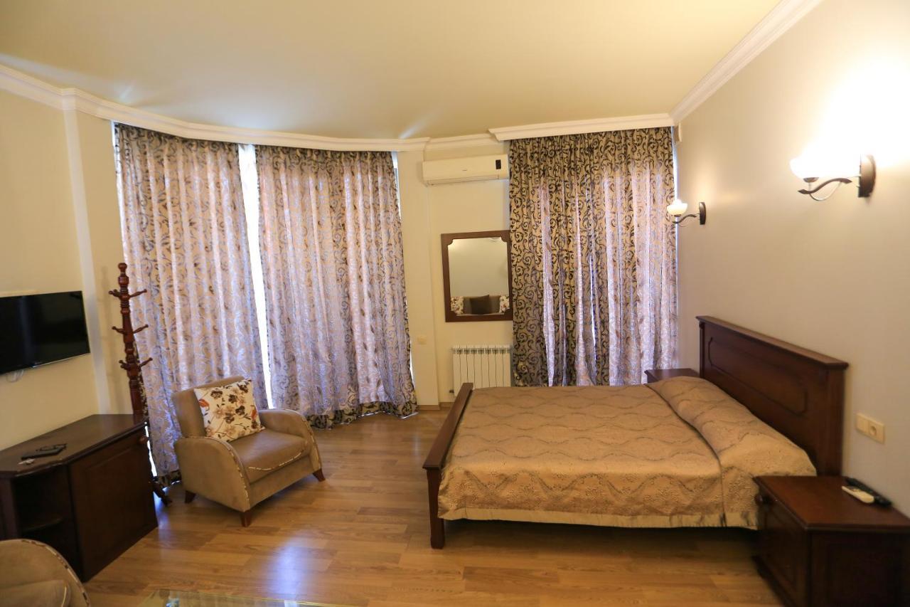 Eiffel Hotel Batumi Esterno foto