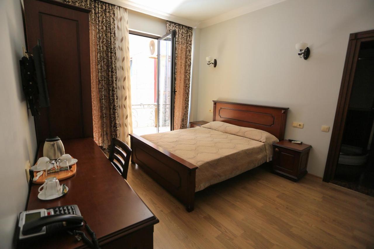 Eiffel Hotel Batumi Esterno foto