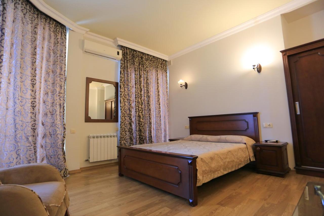Eiffel Hotel Batumi Esterno foto