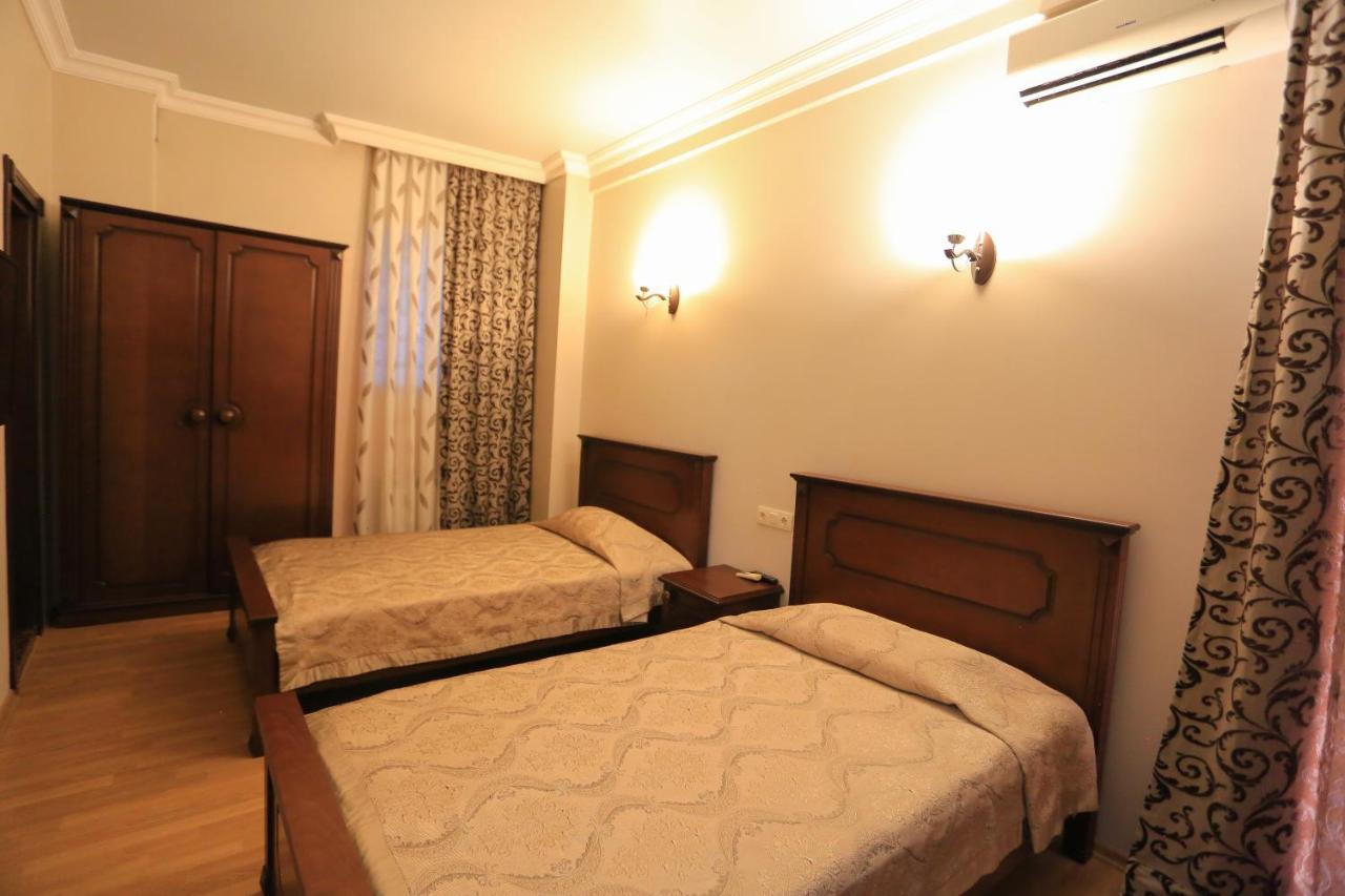 Eiffel Hotel Batumi Esterno foto