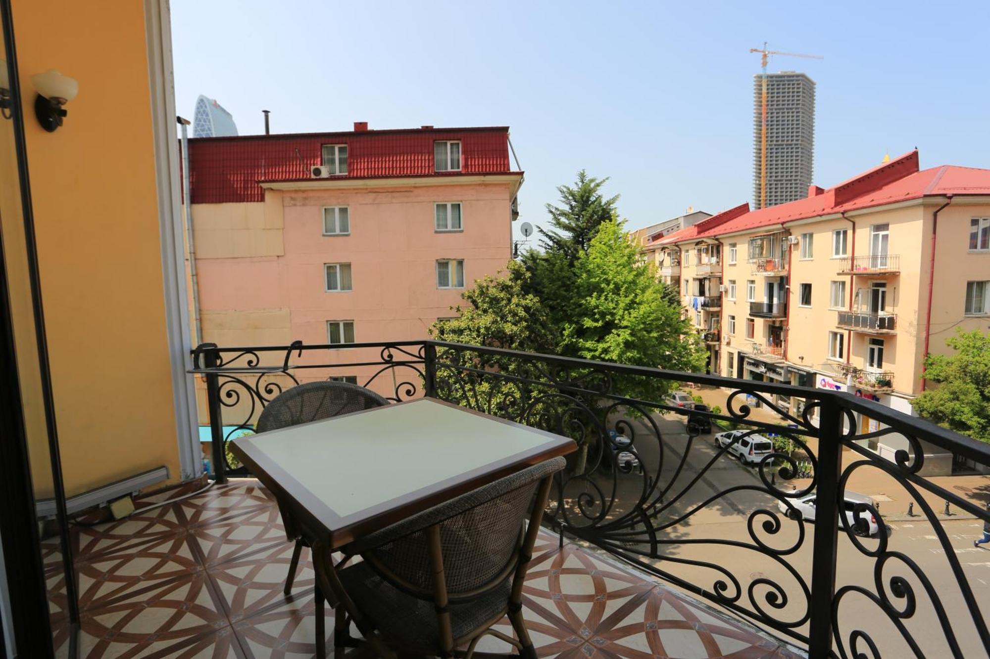 Eiffel Hotel Batumi Esterno foto